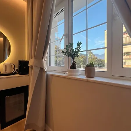 Charles Center Konukevi Tiran