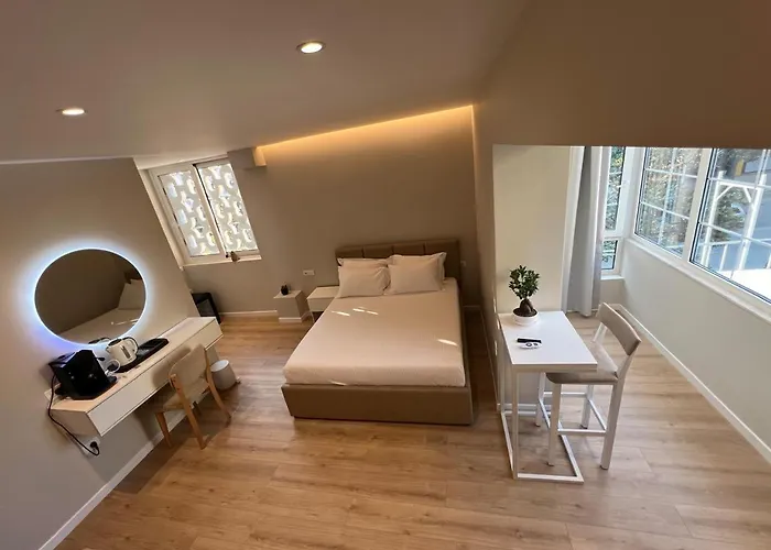 Charles Center Tirana