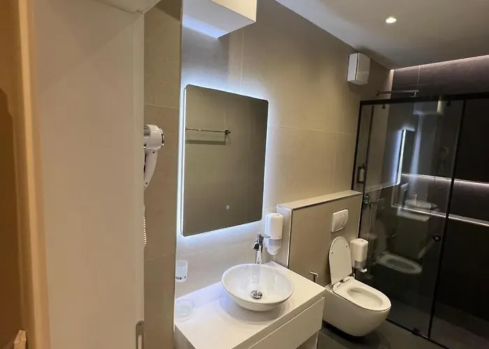 Charles Center Vendégház Tirana