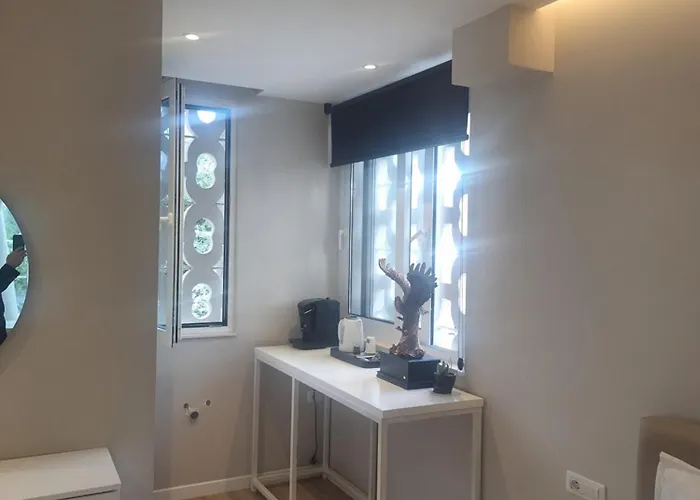 Charles Center Vendégház Tirana