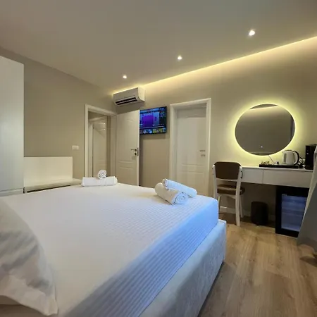 Charles Center Affittacamere Tirana