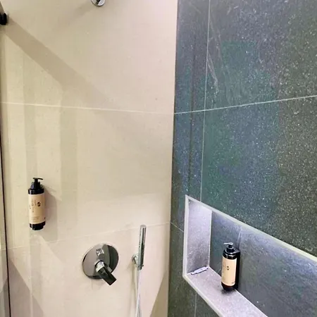 Pensión Charles Center 3*