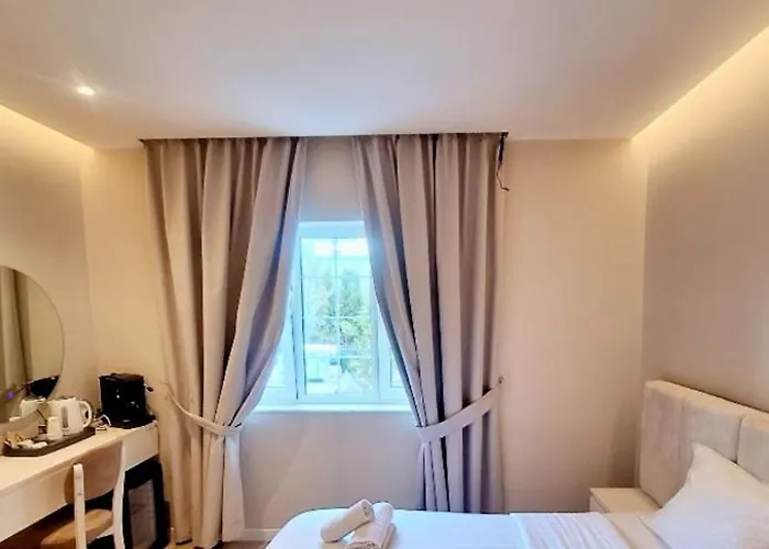 Charles Center Tirana